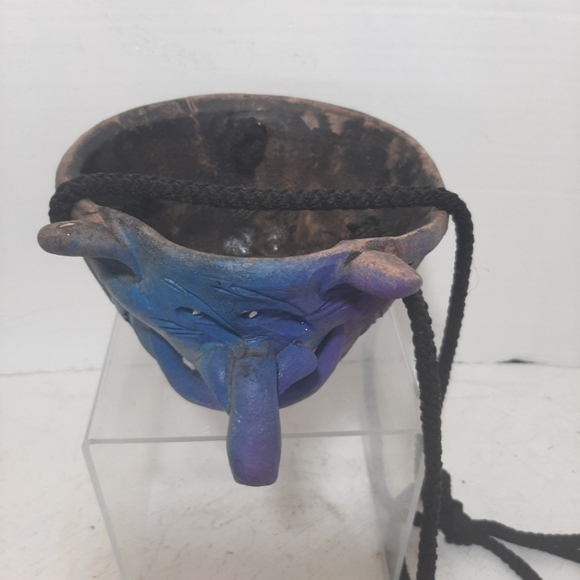 Signed Canadian Artist "Walker" hanging whimsical art pottery planter. - Picture 3 of 8